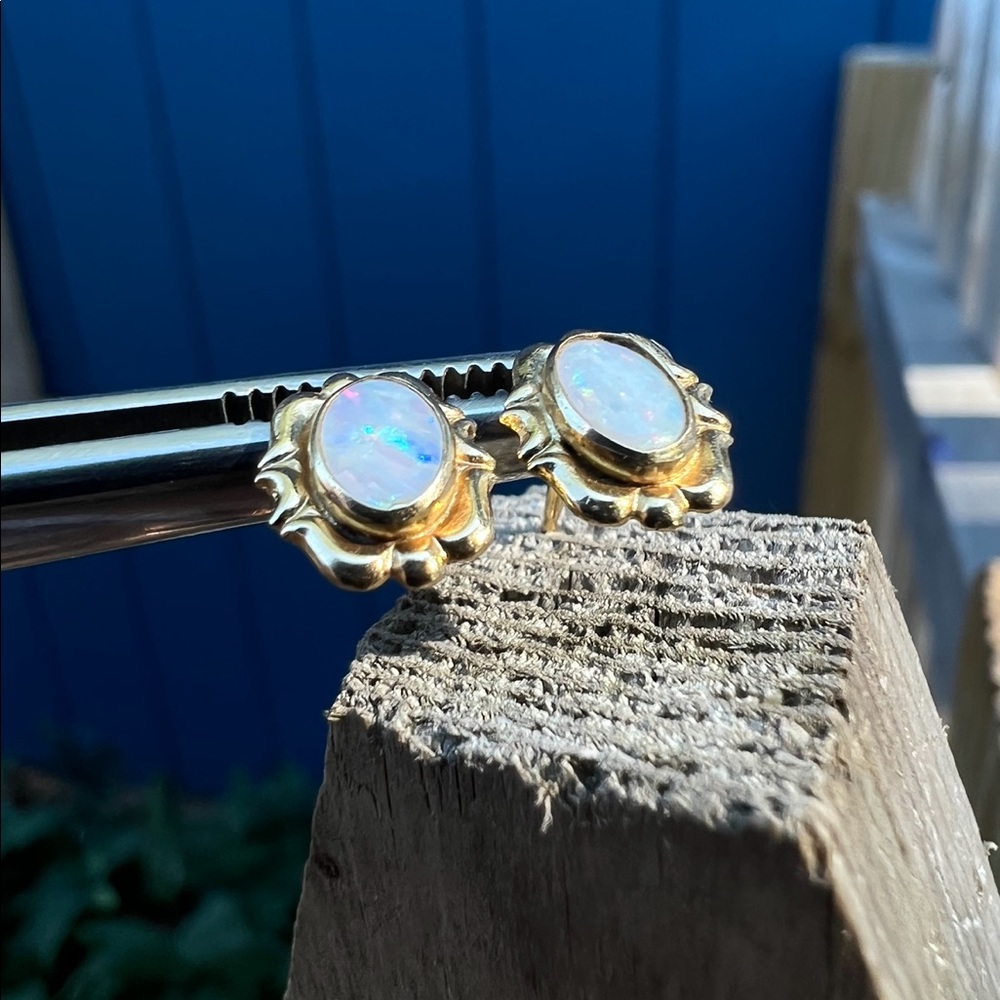 Vintage solid 14k yellow gold genuine opal earrings - Picture 9 of 16